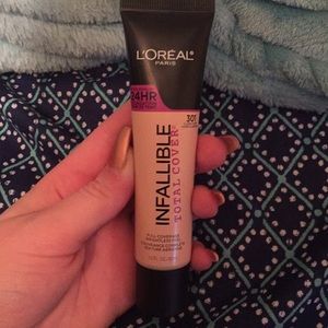 L’Oréal Paris infallible total cover foundation
